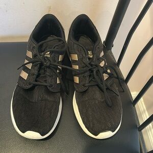 Adidas Women’s Cloudfoam QT Racer Black / Rose Gold size 9 EUC
